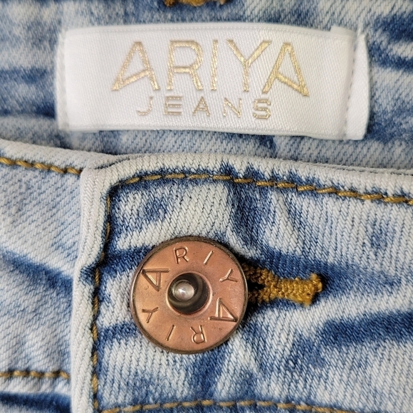 Ariya Jean Shorts Women Size 11/30 Curvy High Rise Raw Frayed Hem Denim New - Picture 6 of 13